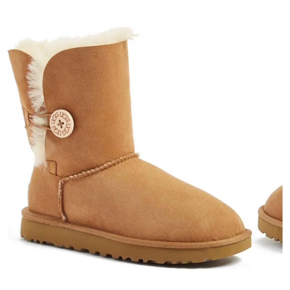 Ugg boots with Bailey button!